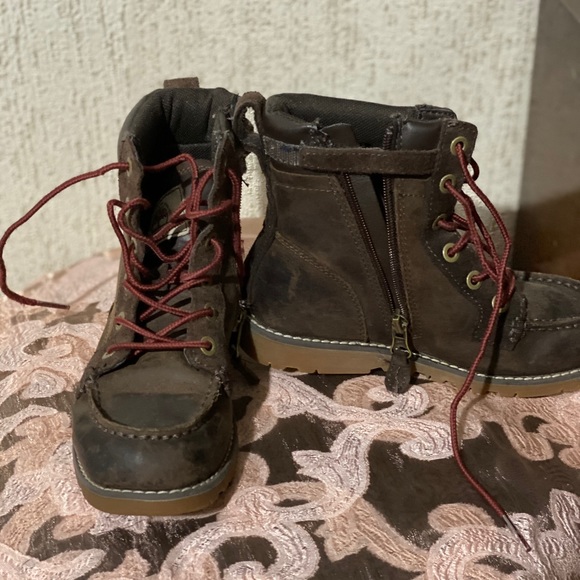 Timberlands - Picture 1 of 3